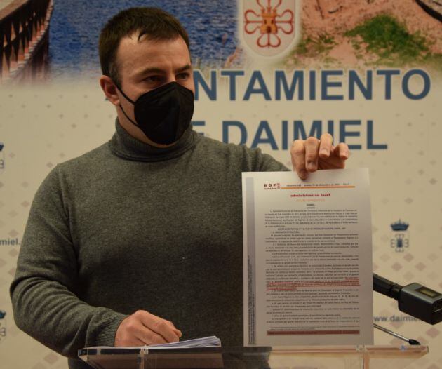 Javier Fisac, concejal de Medio Ambiente del Ayuntamiento de Daimiel durante la presentación que ha realizado este martes