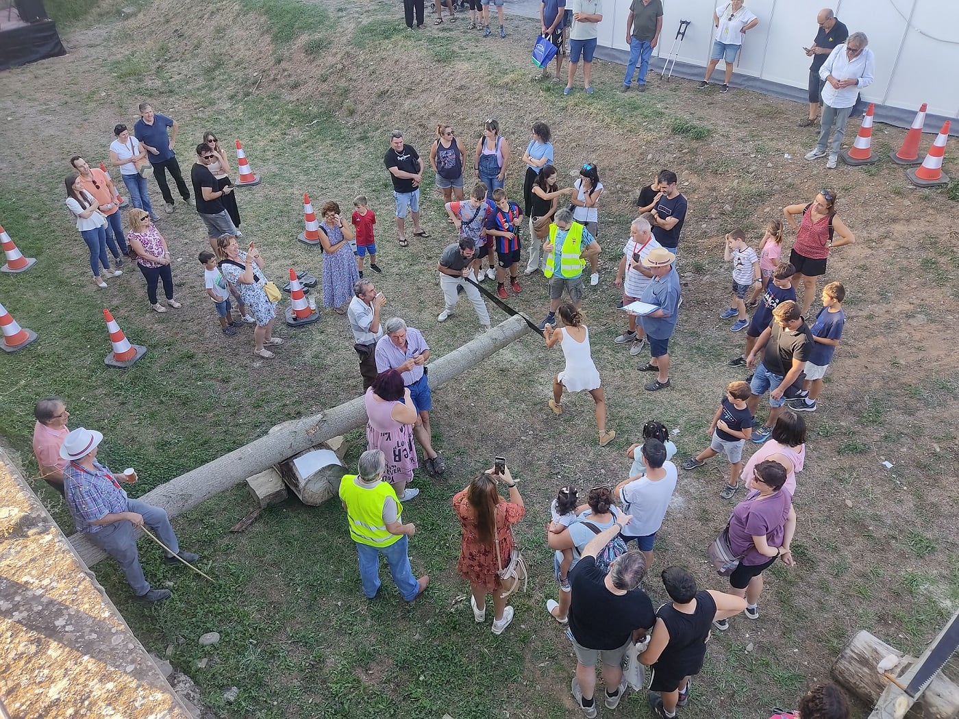 Concurso de aserrado de troncos adultos en la Expoferia de Sobrarbe