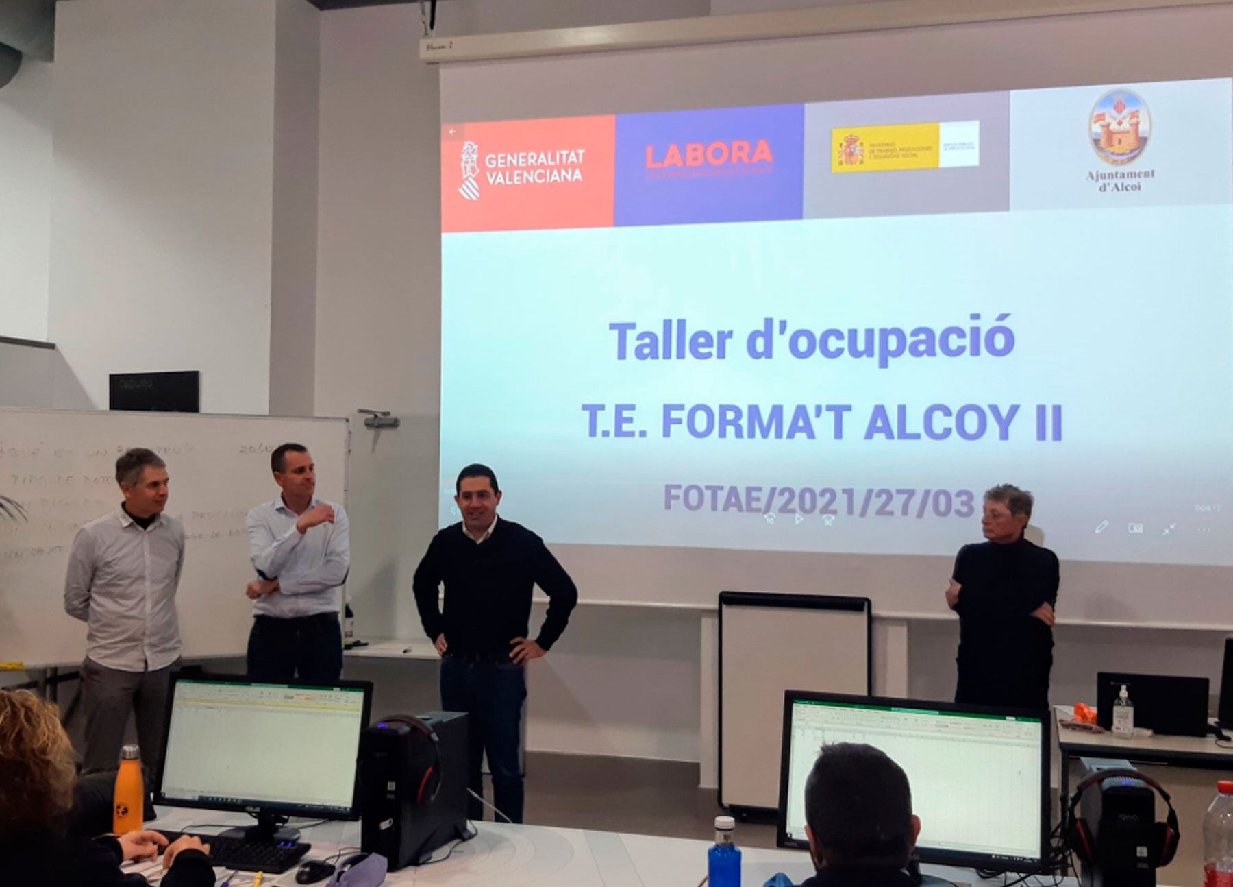 Un instante de la clausura del taller con la presencia del alcalde Toni Francés