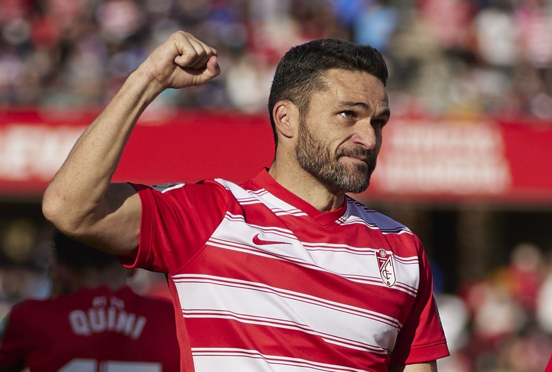 Jorge Molina celebra un gol con el Granada ante el Mallorca