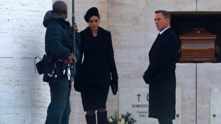 La escena del funeral con Daniel Craig y Monica Bellucci, en Roma