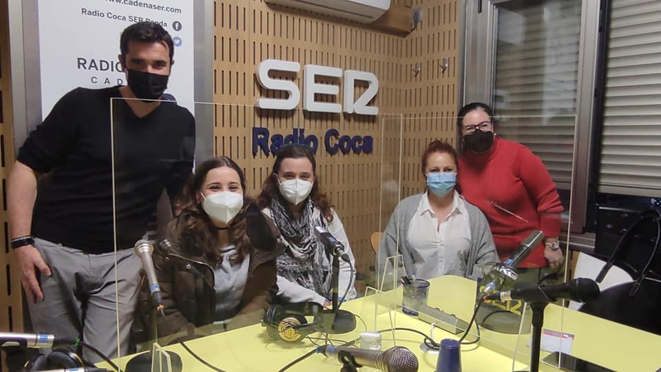 Componentes de la Asociación 'Carmen de Ronda' en Radio Coca SER Ronda