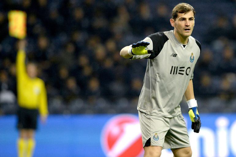 El arquero de Porto Iker Casillas durante un partido entre Porto y Leicester del grupo G de la Liga de Campeones.