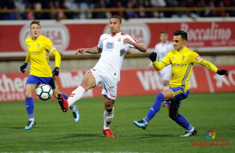 Instante en el que Zuiverloon puso a Álvaro camino del gol