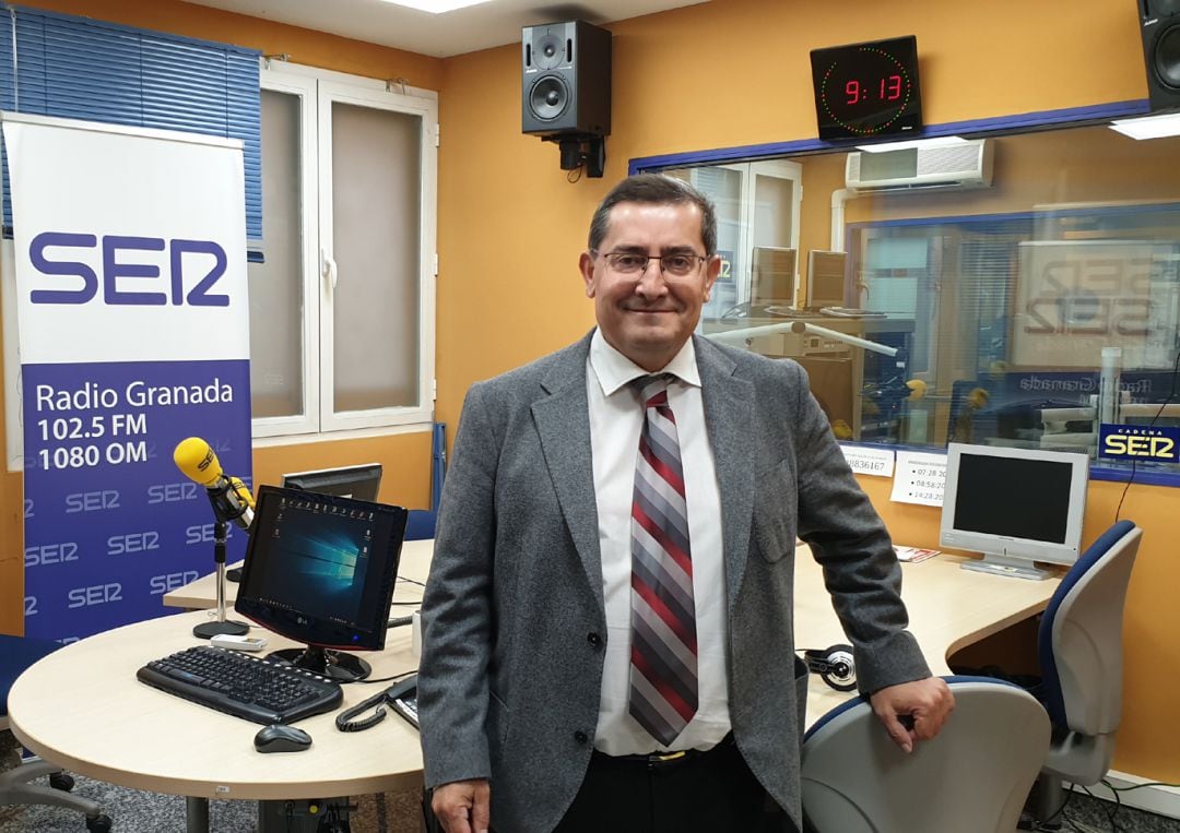 Foto de archivo del presidente de la Diputación de Granada en funciones, José Entrena, en los estudios de Radio Granada