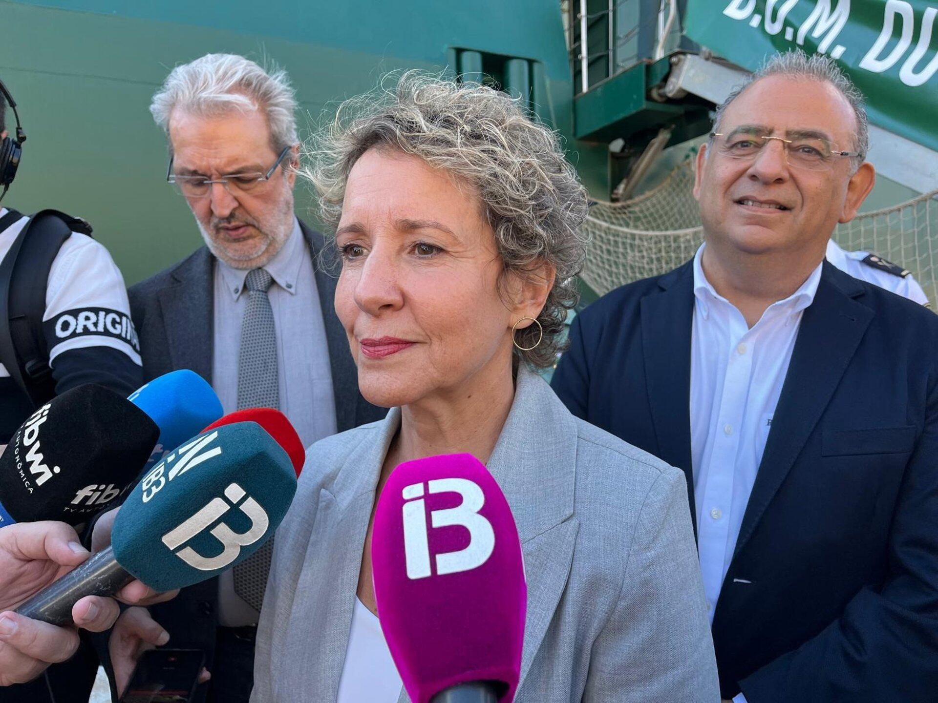 La secretaria de Estado de Seguridad, Aina Calvo, atiende a los medios de comunicación este lunes en Palma.
