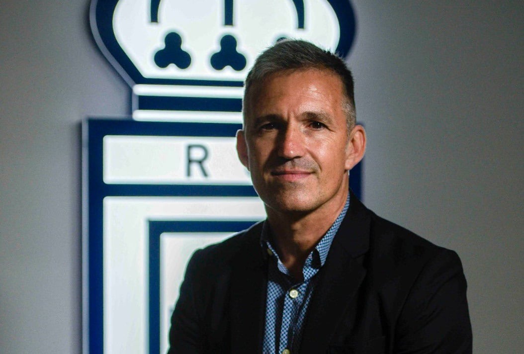 Tito Blanco en la firma de su contrato con el Real Oviedo