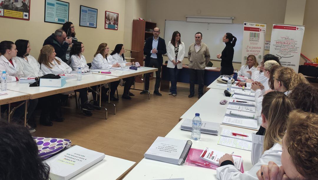 Curso de Atención Sociosanitaria en Cruz Roja Linares. 