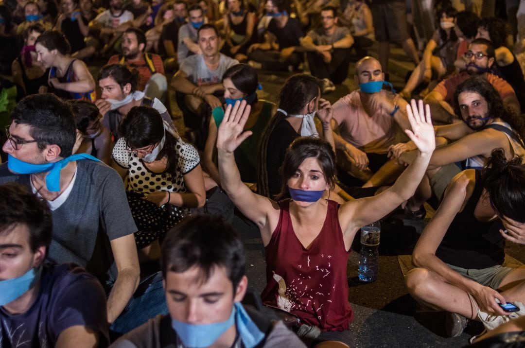 Manifestantes en las calles españolas contra la ley Mordaza.