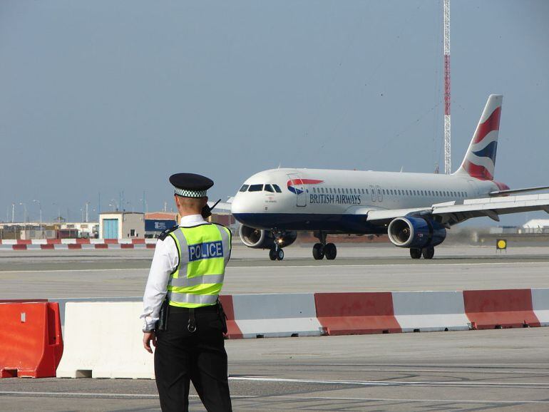 Un avión de British Airways toma tierra en el aeropuerto de Gibraltar