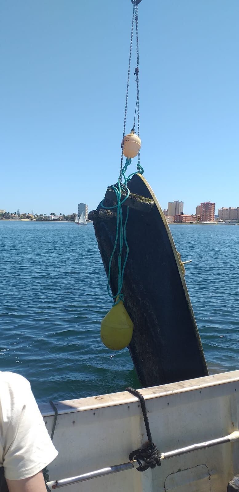 Medio Ambiente retirada embarcaciones abandonadas para evitar la degradación del Mar Menor