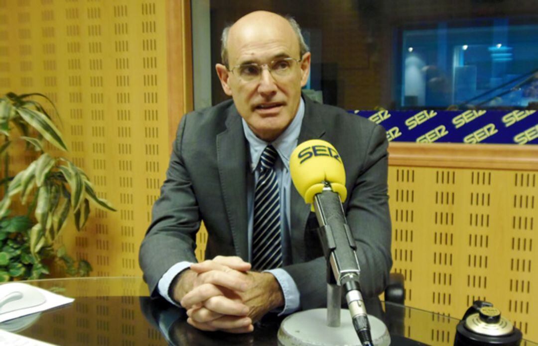 Rafael Bengoa en los estudios de la Cadena SER, en una foto de archivo