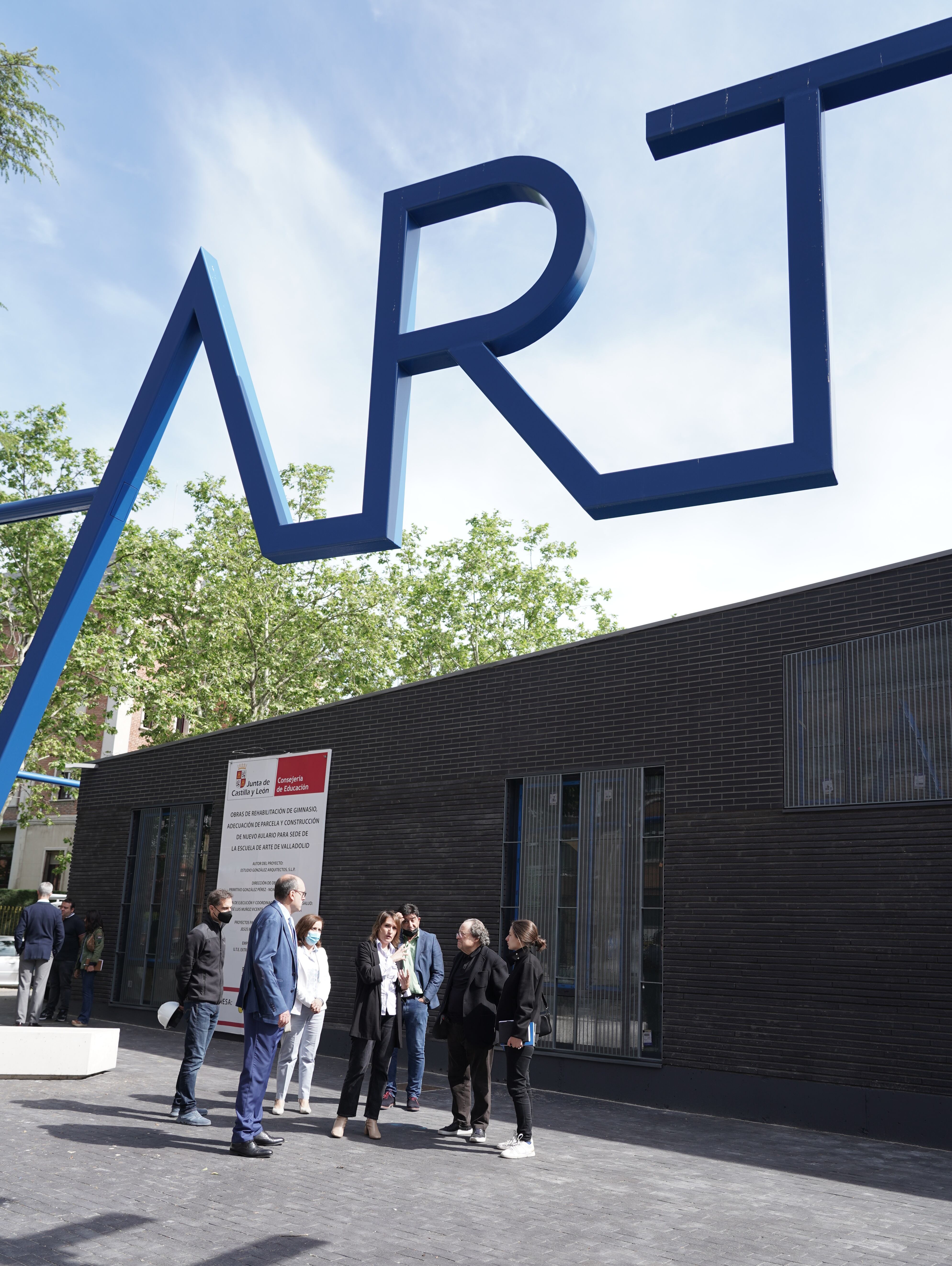 La consejera de Educación visita las obras de la nueva Escuela de Arte de Valladolid