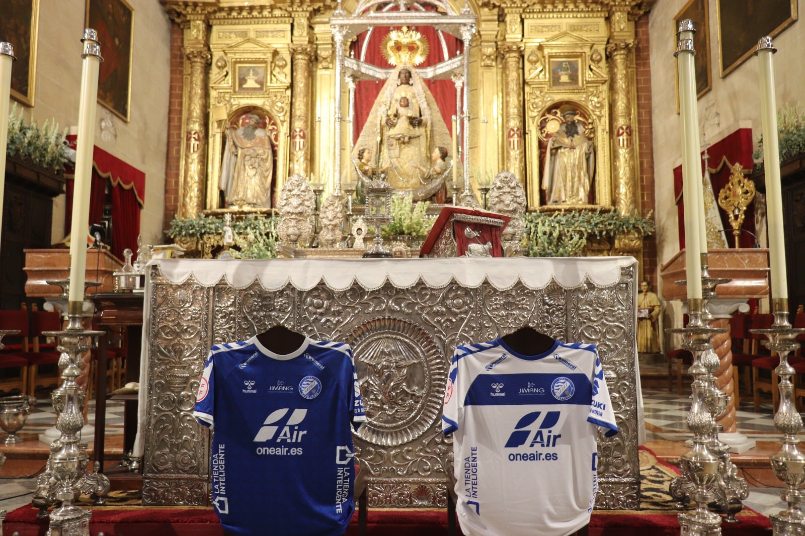 Ofrenda floral del Xerez DFC a la patrona de la ciudad