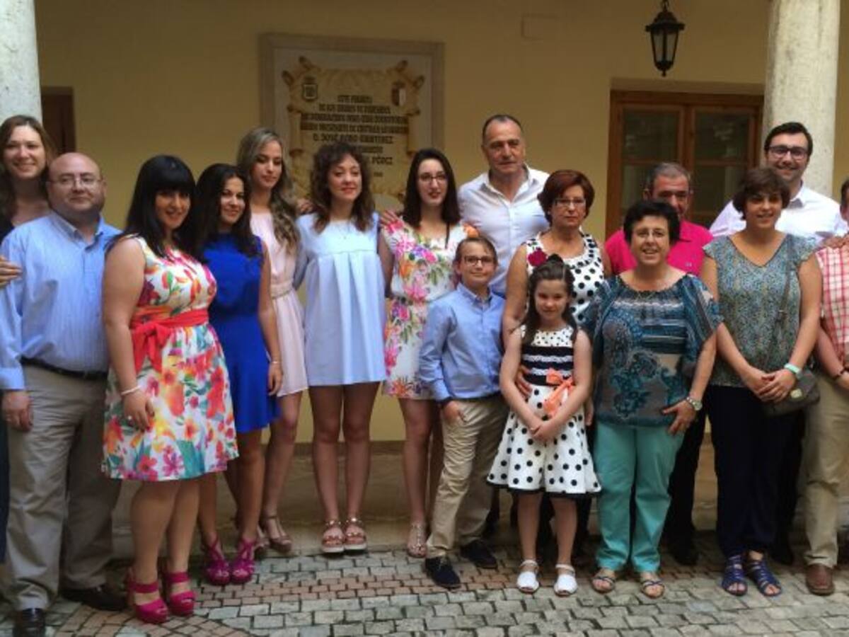 El alcalde recibe a las nuevas caras de la Corte de Honor 2016 en Tarancón