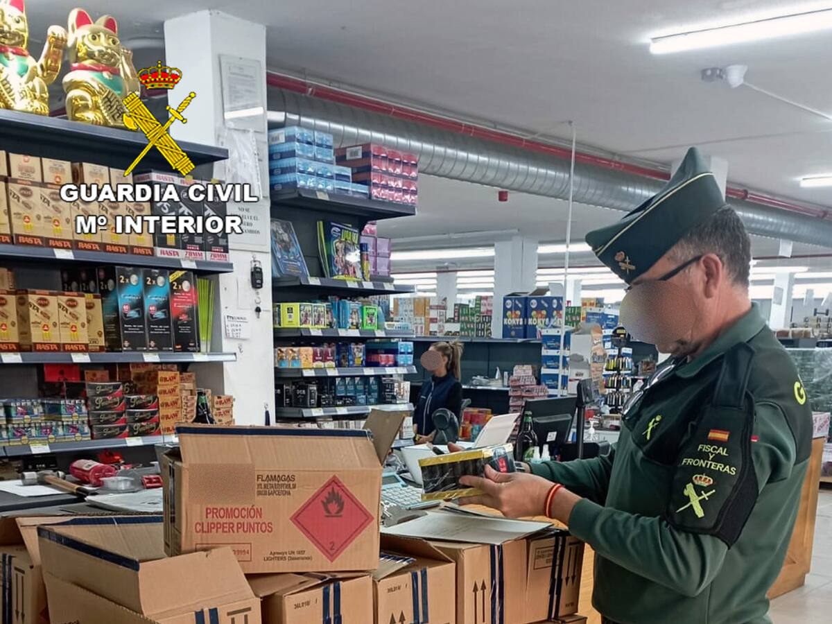 La Guardia Civil aprehende más de 30.000 productos falsificados en un comercio de Murcia