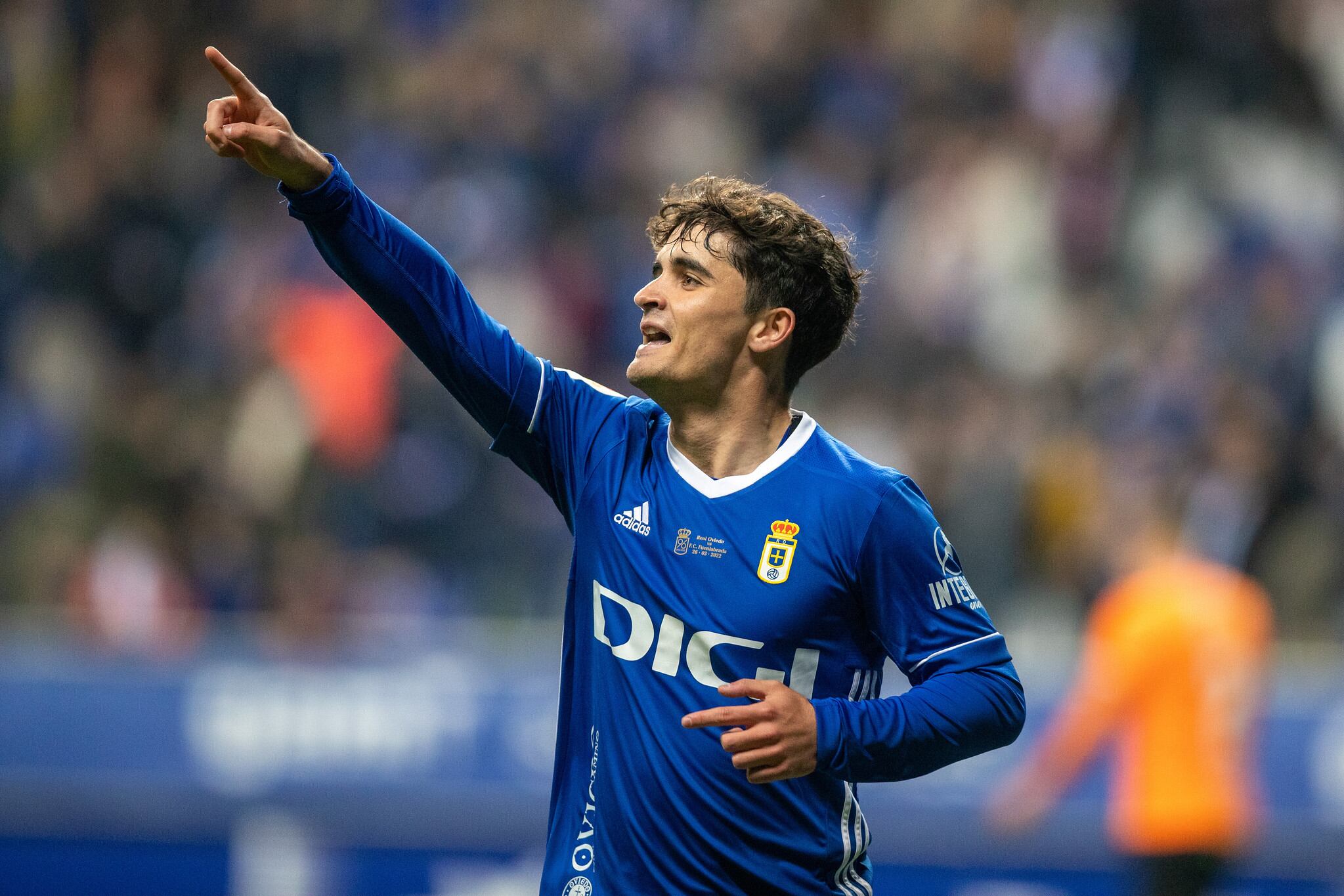 Javi Mier celebra un gol con el Real Oviedo