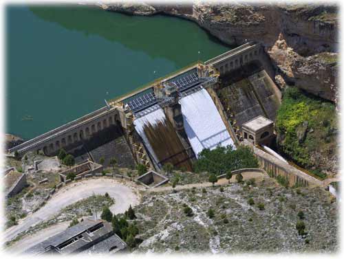 El embalse de Linares del Arroyo absorbe una de las mayores avenidas de los últimos diez años en el río Riaza