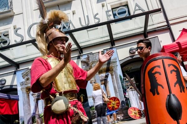 Dos soldados romanos durante el festival Dies Oiassonis.