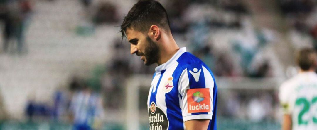 Carles Gil se retira del terreno de juego