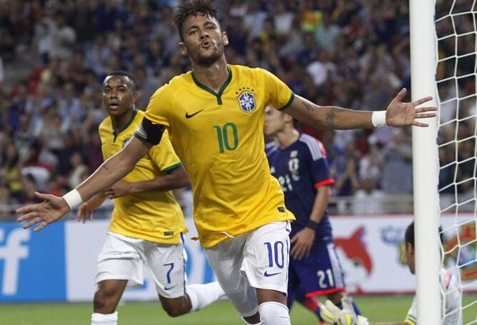 El delantero del Barcelona celebra uno de sus goles en el amistoso de Brasil ante Japón.