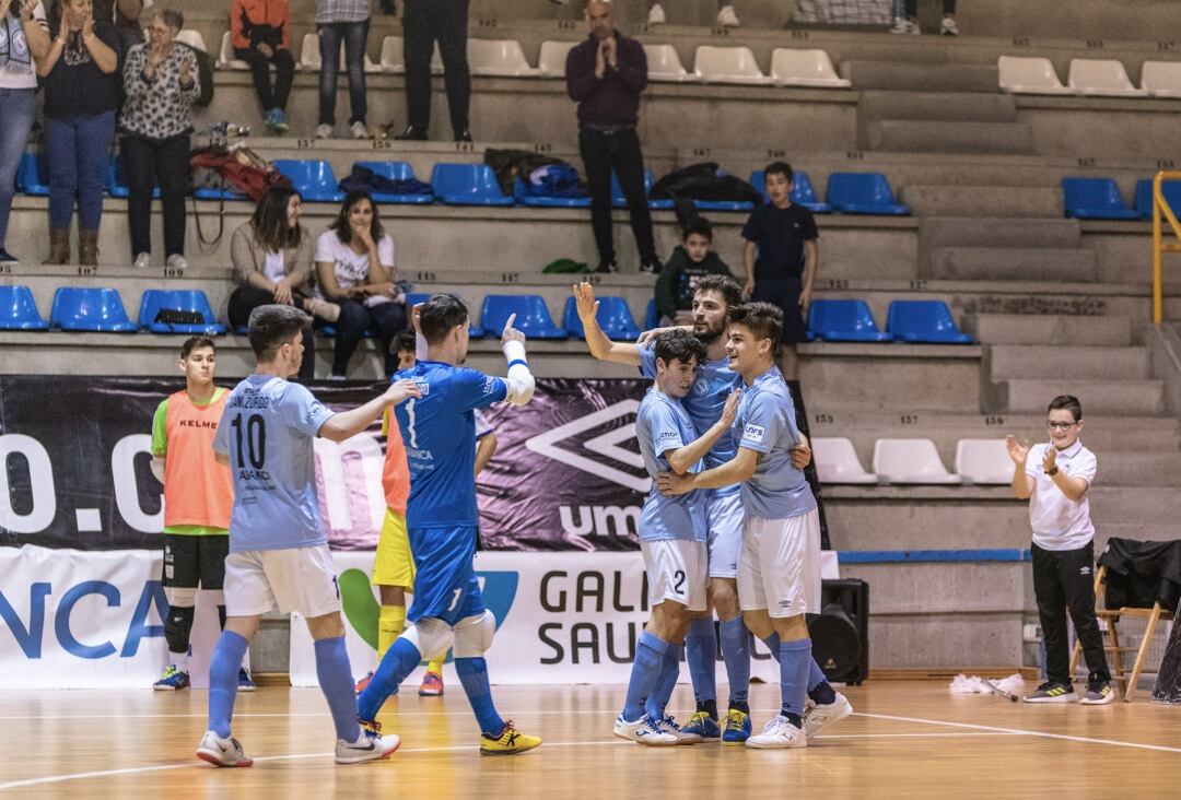 Los jugadores del Santiago Futsal celebran un gol en un partido de la presente temporada