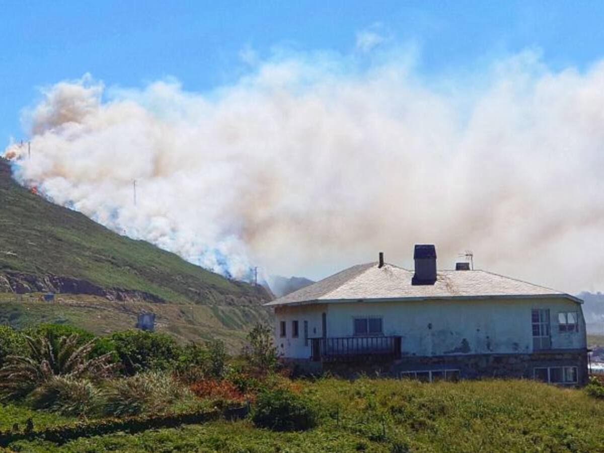 Medio Rural declara controlado el incendio forestal de Bens que quemó 15 hectáreas