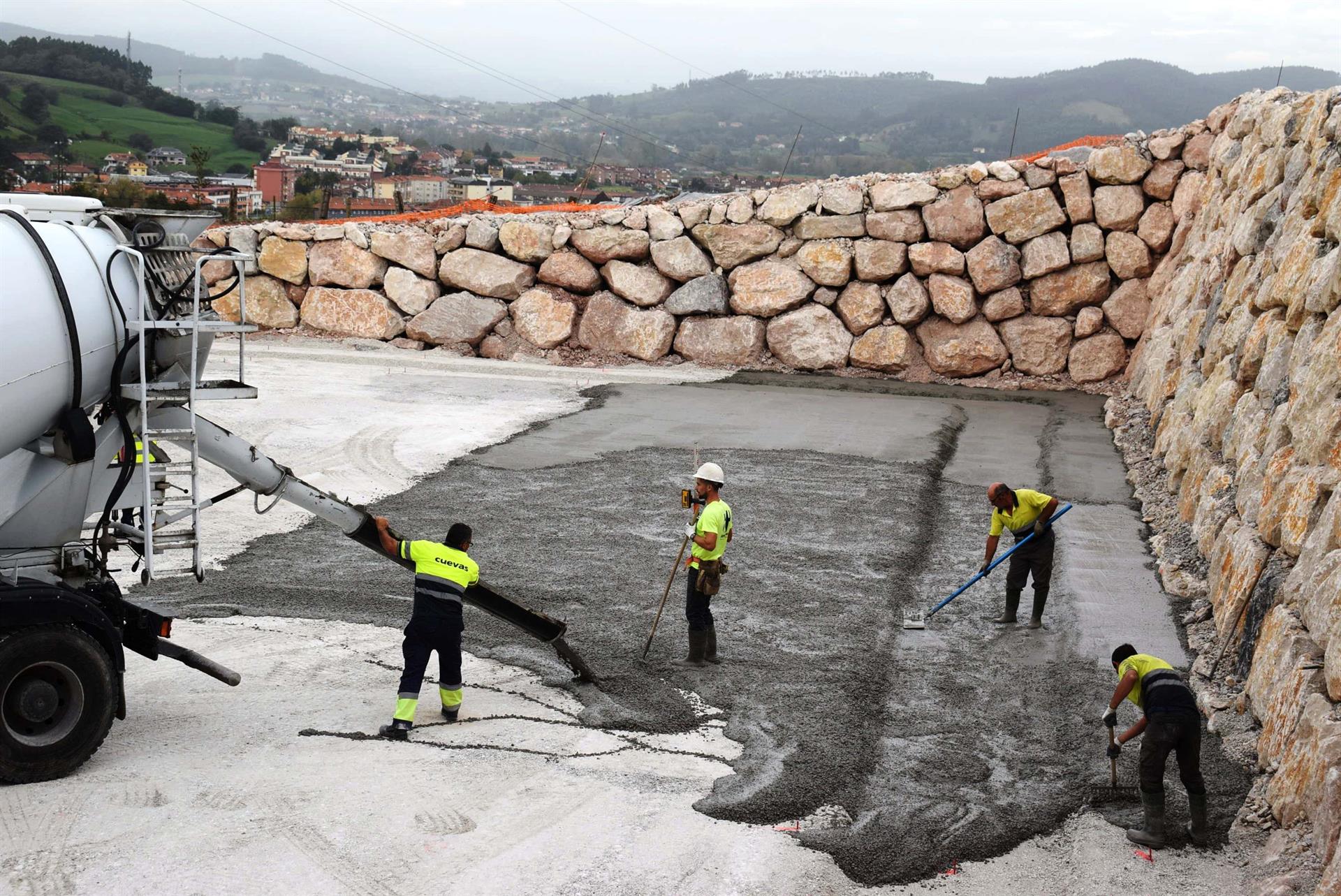 Obras de cimentación del nuevo depósito de agua de Renedo.