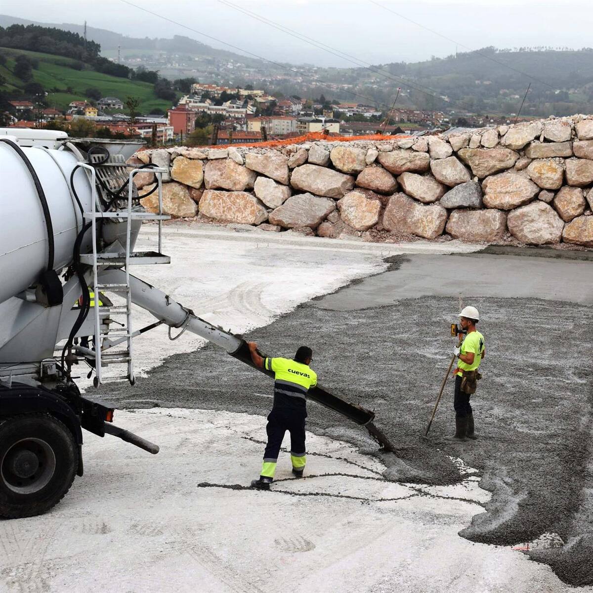 Piélagos invierte 700.000 euros en cimentar el nuevo depósito de Renedo