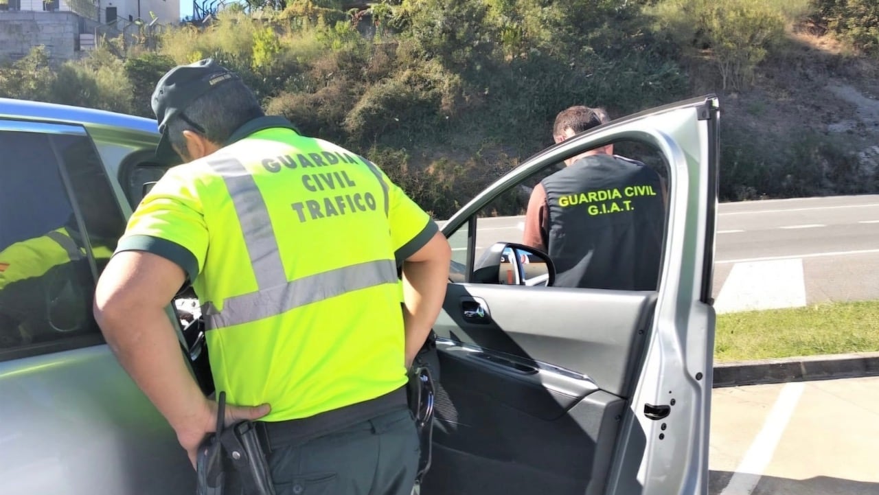 Foto del control de la Guardia Civil de tráfico