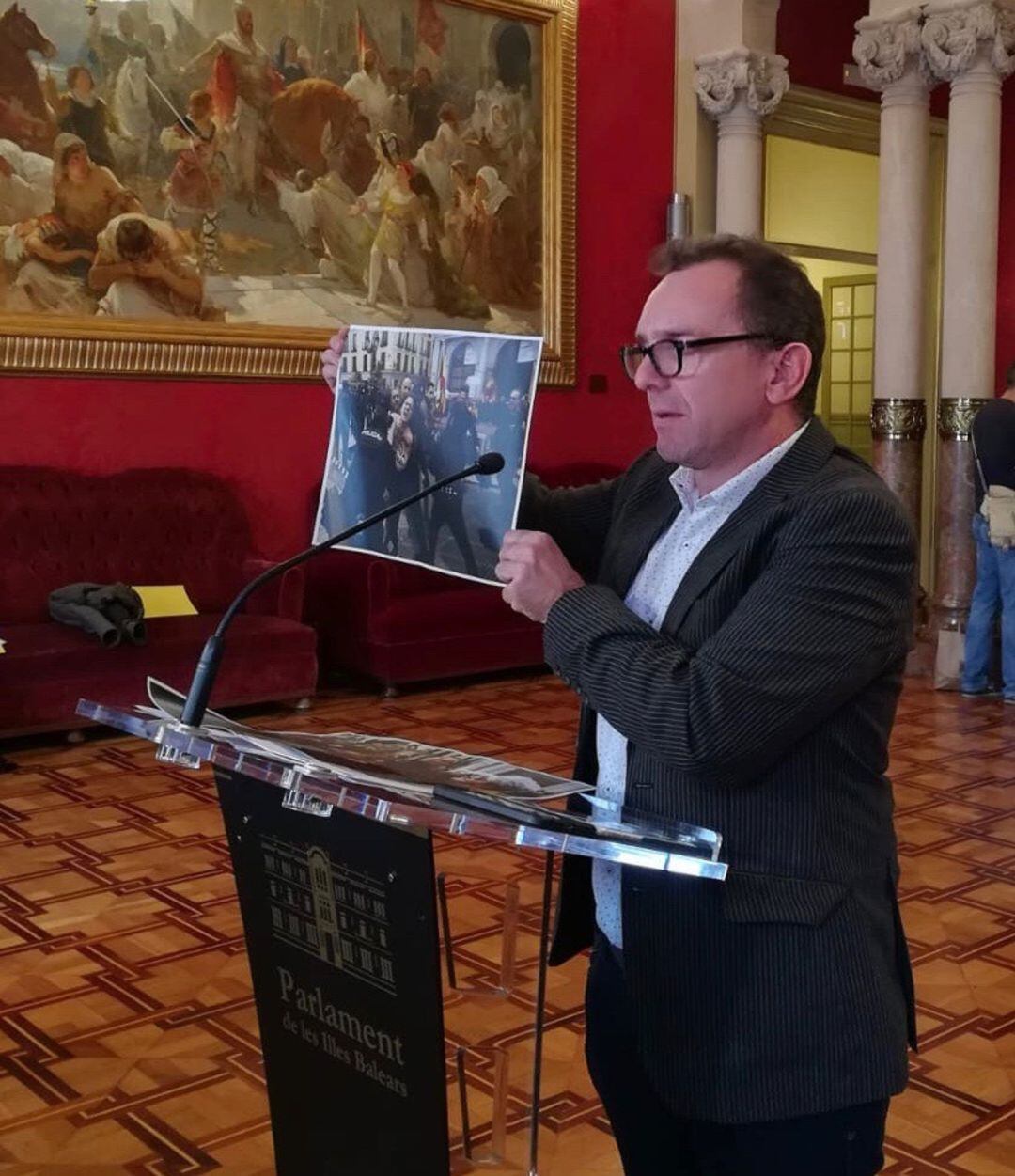 El diputado Salvador Aguilera. 