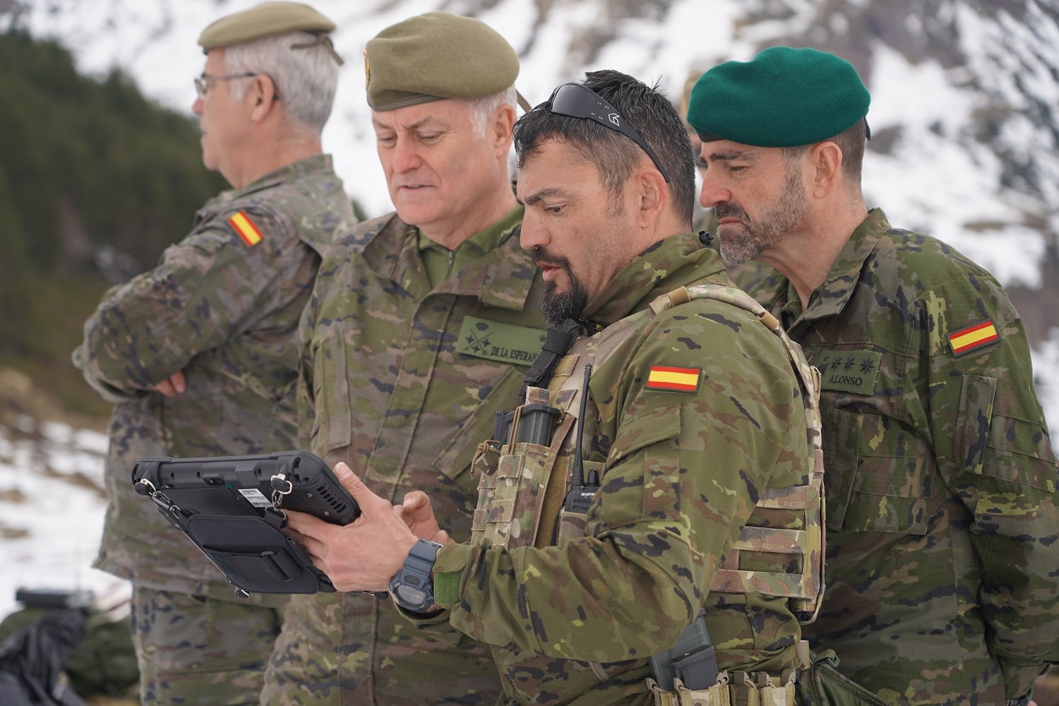 Visita del Teniente General Jefe del Mando de Adiestramiento y Doctrina a la Escuela Militar de Montaña y Operaciones Especiales