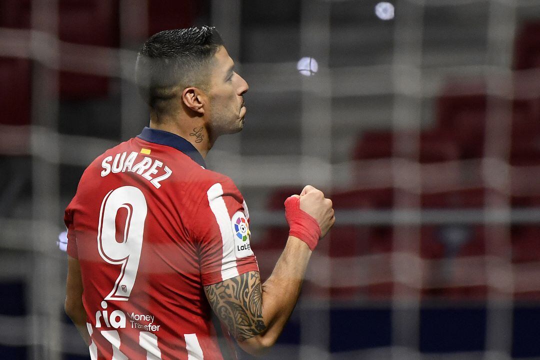 Luis Suárez celebra un gol con el Atlético de Madrid