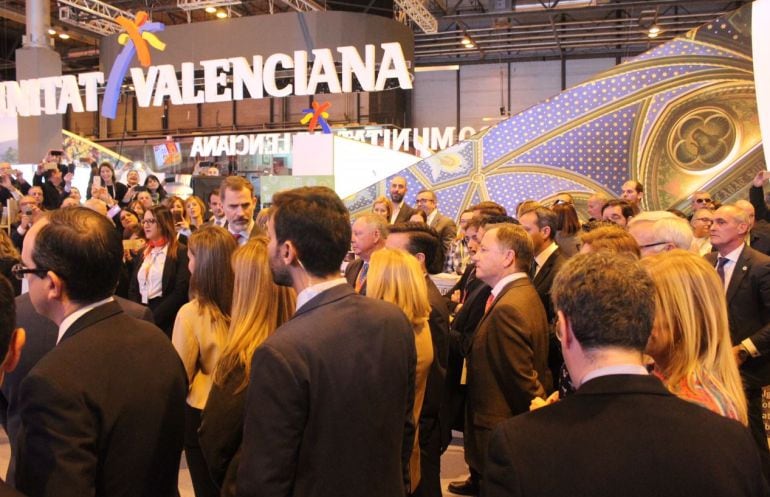 Los Reyes visitan el estand de la Comunitat Valenciana en FItur