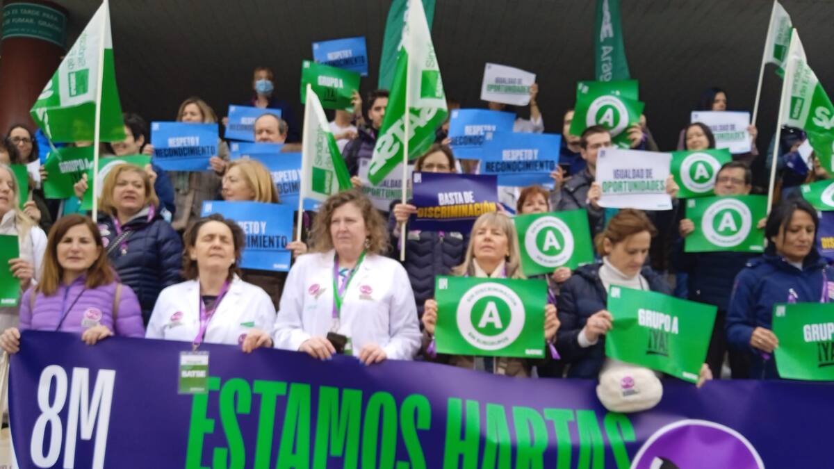 De cuidadoras tradicionales a expertas profesionales: las enfermeras denuncian discriminación laboral