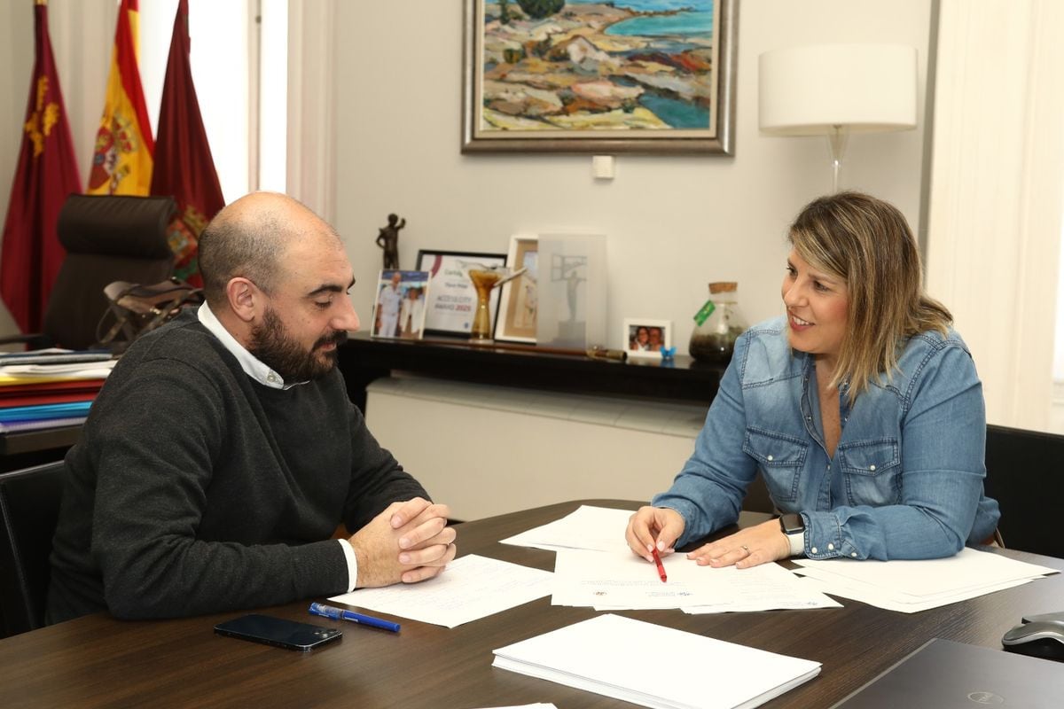 La alcaldesa de Cartagena, Noelia Arroyo, y el director de la inminente Cátedra de Vivienda y Renovación Urbana, Juan Pedro Sanz