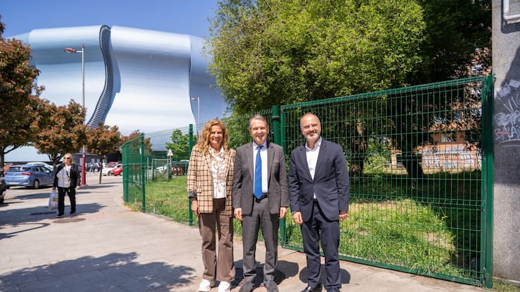 Abel Caballero: "Estamos construyendo pisos de alquiler ante la falta de iniciativa de la Xunta en los últimos 18 años"