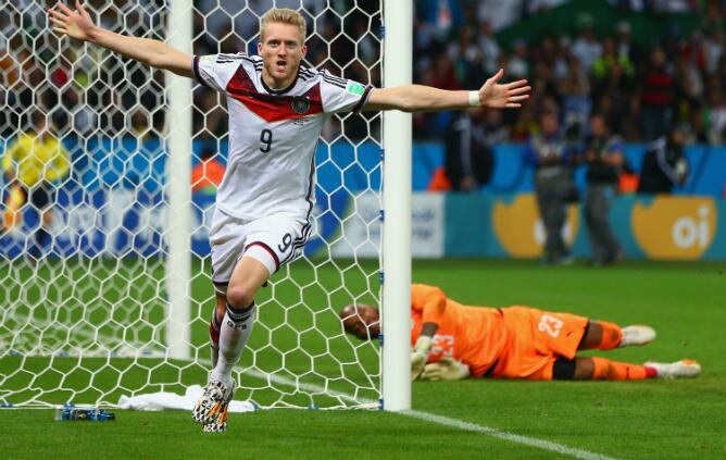 André Schürrle celebra el primer gol germano