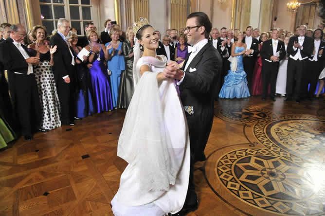 El príncipe Daniel Westling y su esposa, la princesa Victoria de Suecia se dieron su &#039;sí quiero&#039; en Estocolmo