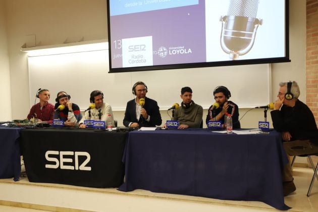 Edición especial del programa Hoy por Hoy Córdoba desde la Universidad Loyola, con motivo del Día Mundial de la Radio. Invitado, el jugador del Córdoba CF, Javi Flores