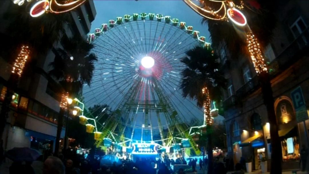 La noria gigante, una de las atracciones preferidas del año pasado y con más aglomeraciones 