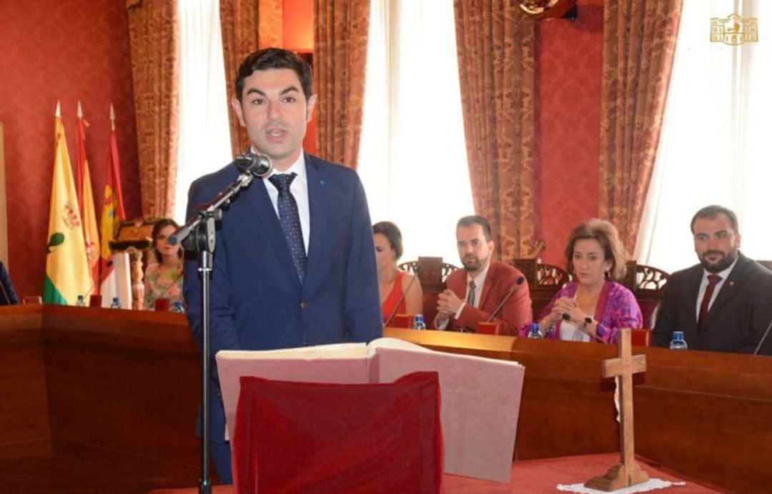 Archivo. Jose Manuel Sampedro durante su toma de posesión en el Ayuntamiento como concejal del PP en junio de 2019