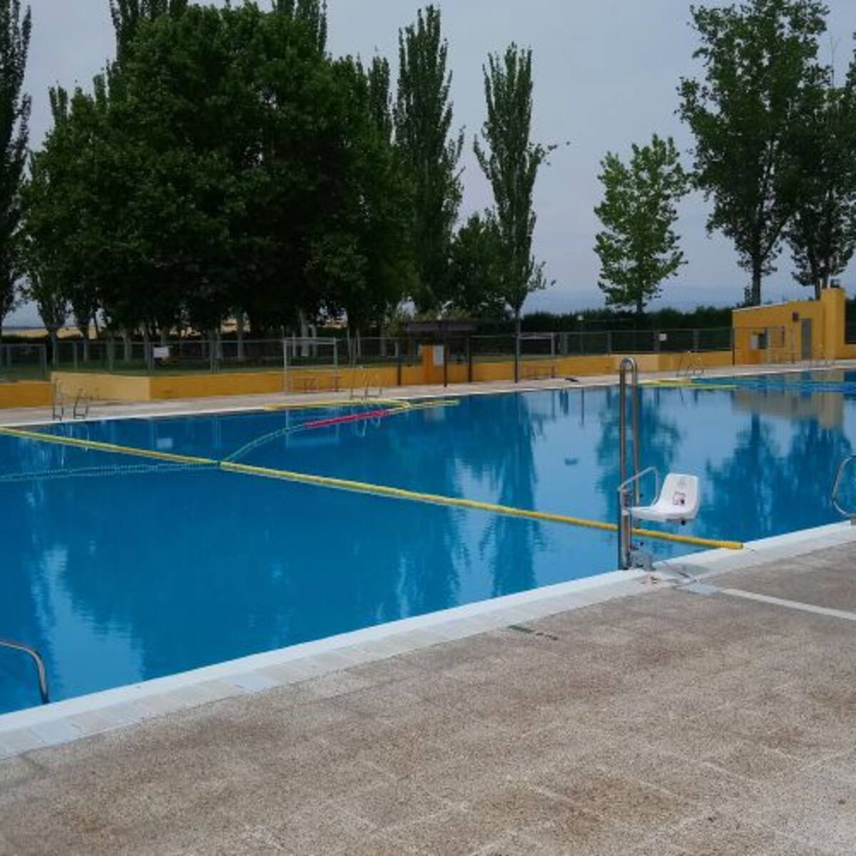 Hasta el lunes no se sabrá si el agua de la piscina de Algete está contaminada
