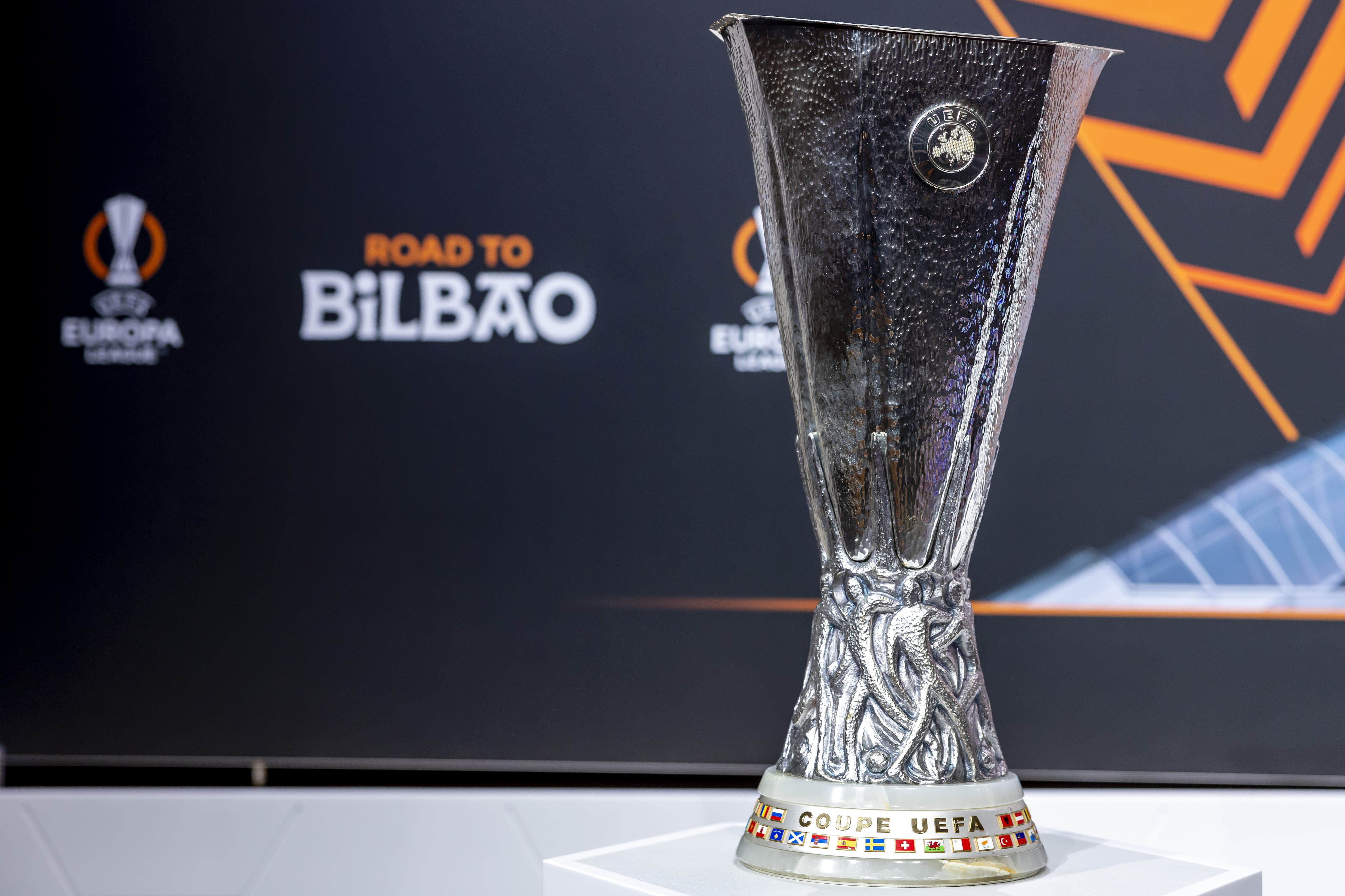 Trofeo de la presente edición de la UEFA Europa League