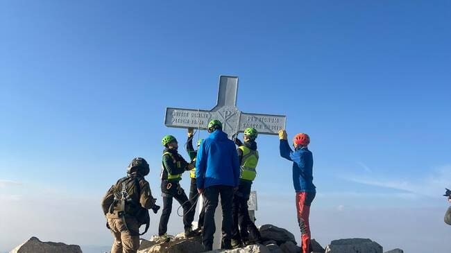 Recolocación de la cruz del Aneto en agosto de 2025