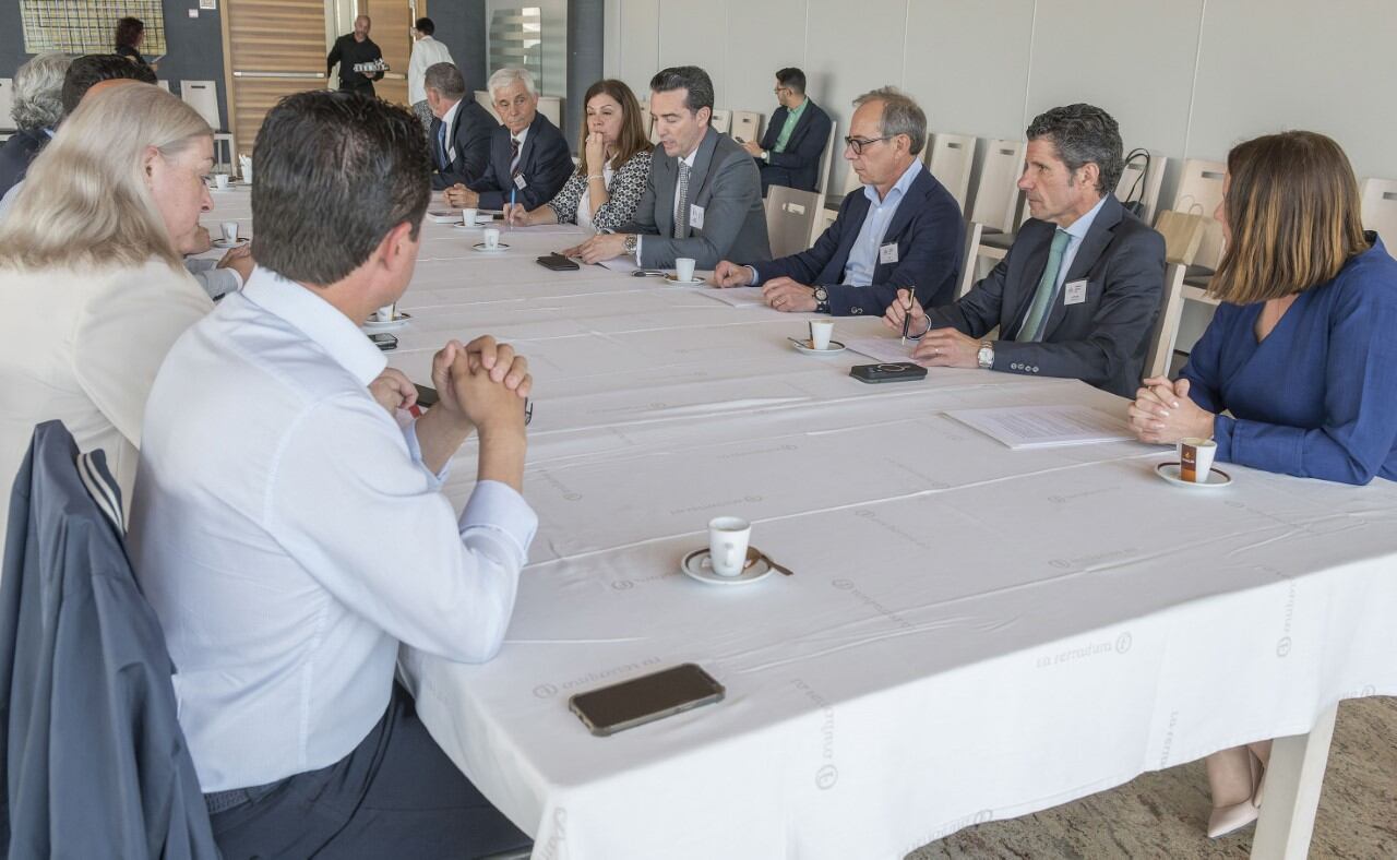 Paco Segura, presidente de AVIA, en la reunión con partidos políticos