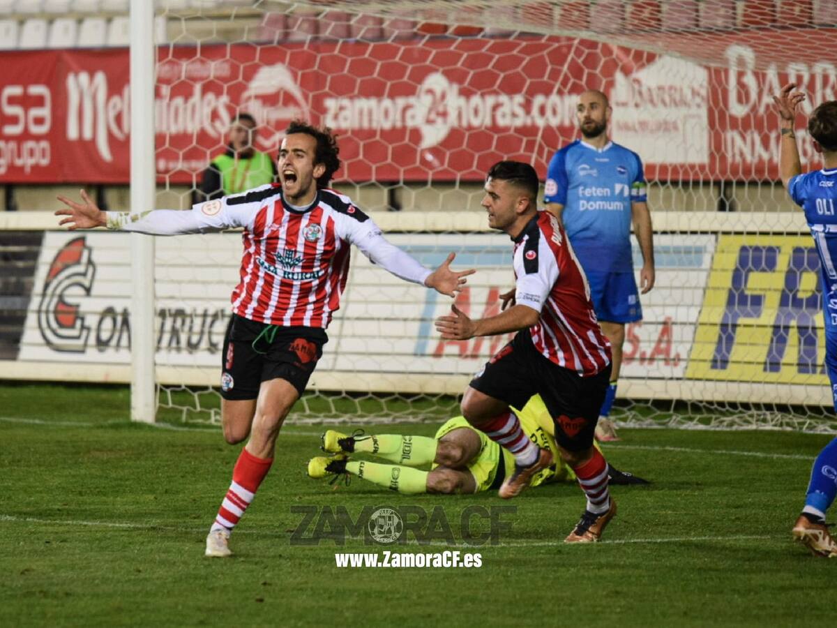 Manu Viana se inventa un gol imposible para dar la victoria al Zamora CF
