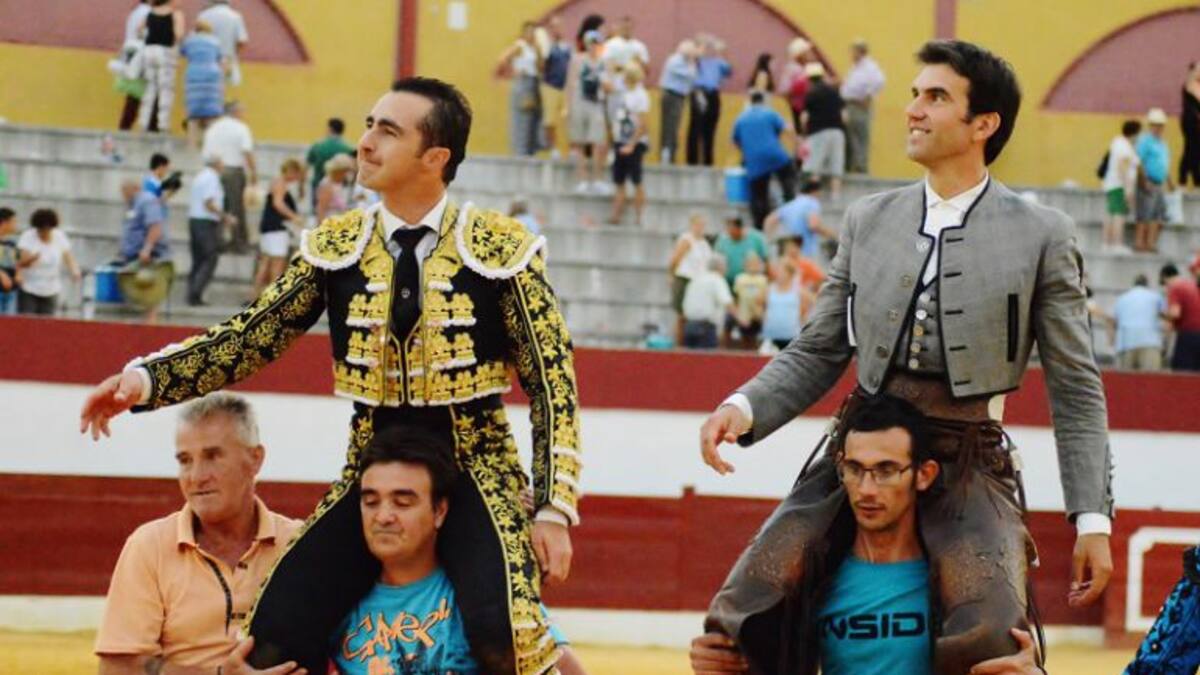 Puerta grande para Sergio Galán y 'El Fandi'