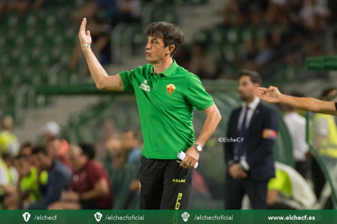 El técnico del Elche, Pacheta, agradeció el apoyo incondicional de la afición