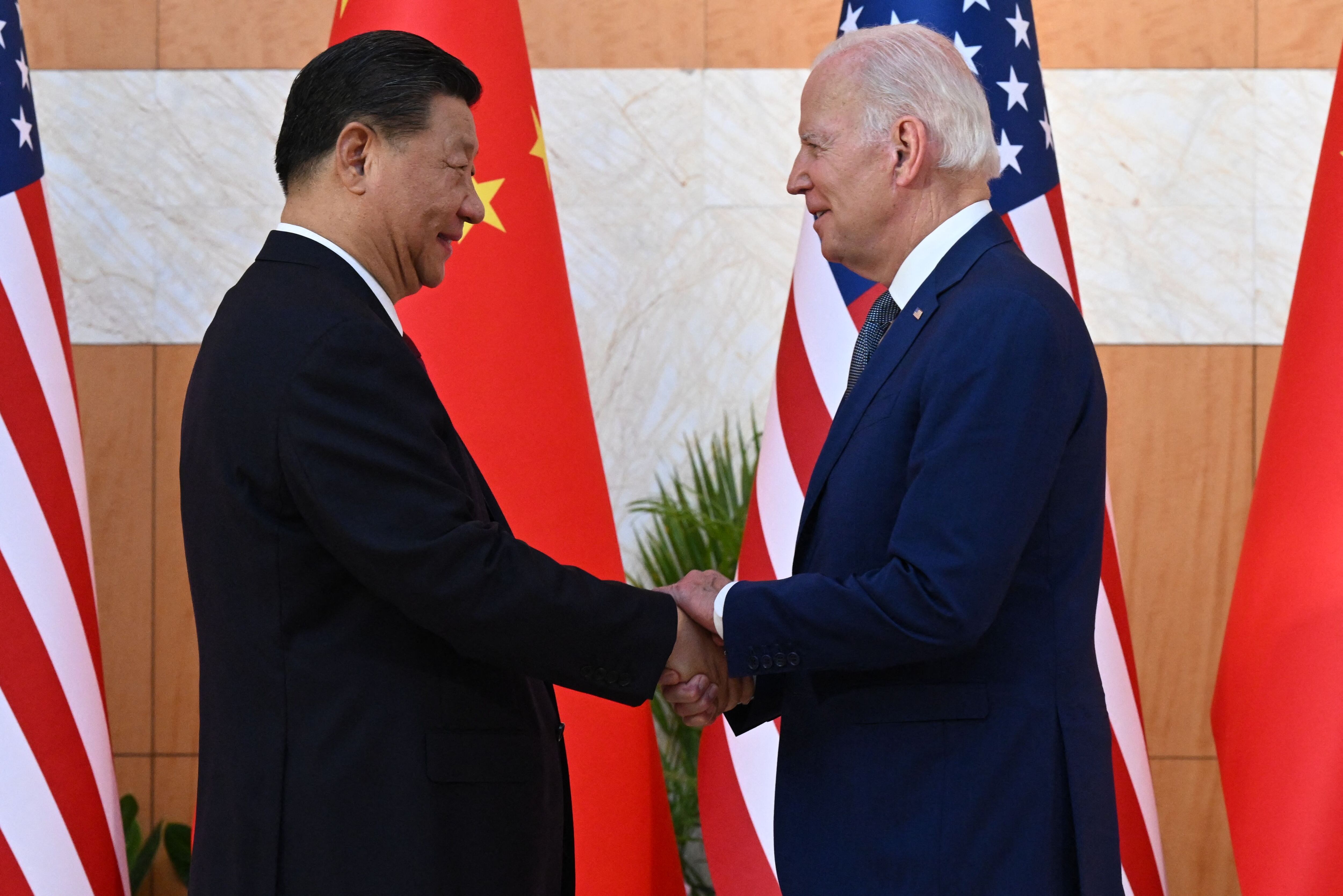 Los presidentes de China y Estados Unidos, Joe Biden y Xi Jinping, (Photo by SAUL LOEB/AFP via Getty Images)